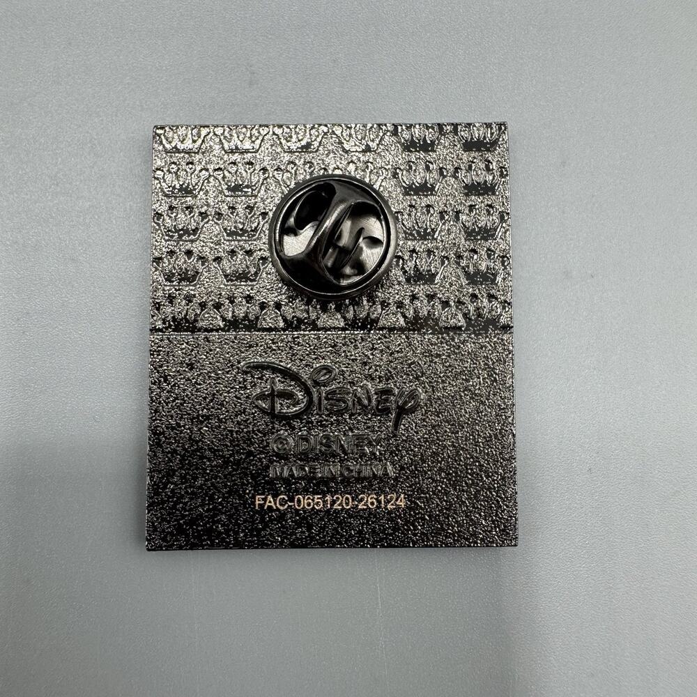 Loungefly Disney Yearbook Portrait Blind Enamel Pins FULL SET OF 6 New Open Box - Picture 9 of 15